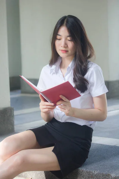 Taylandlı Yetişkin Ofis Kızı Portresi Okudu — Stok fotoğraf