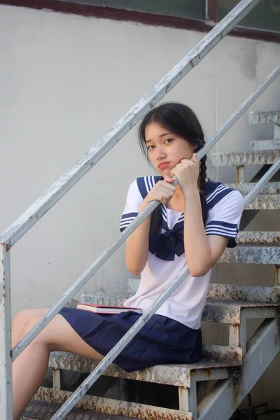 Japonês Teen Bela Menina Estudante Uniforme Feliz Relaxar — Fotografia de Stock