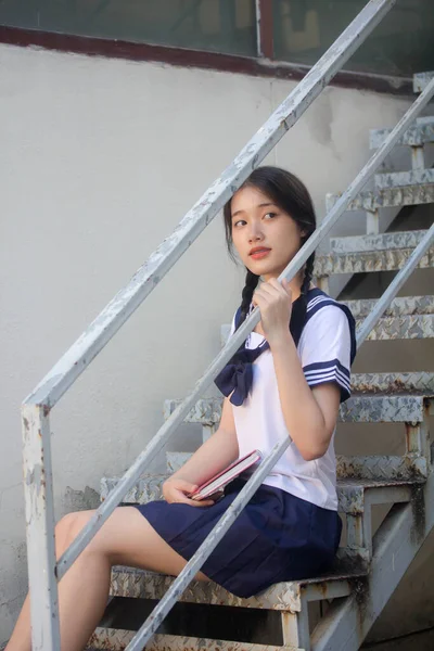 Japonês Teen Bela Menina Estudante Uniforme Feliz Relaxar — Fotografia de Stock