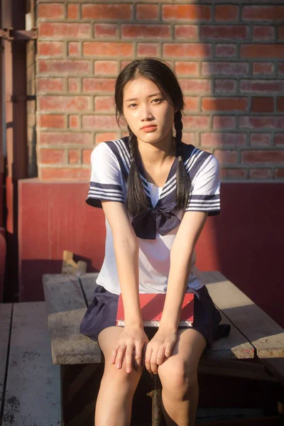 Japonês Teen Bela Menina Estudante Uniforme Feliz Relaxar — Fotografia de Stock