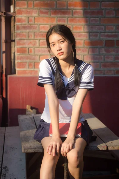 Japonês Teen Bela Menina Estudante Uniforme Feliz Relaxar — Fotografia de Stock