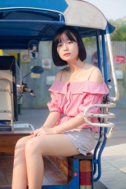 Asia Thai Teen Pembe tişört Güzel kız gülümse ve rahatla