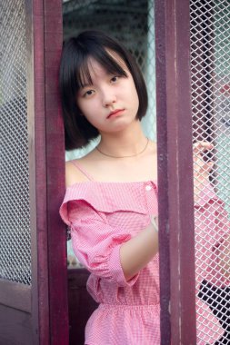 Asia Thai Teen Pembe tişört Güzel kız gülümse ve rahatla