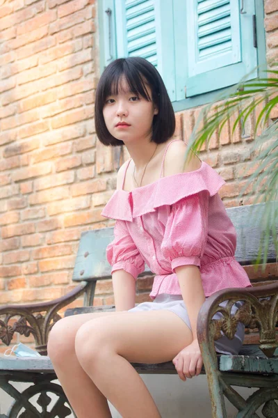 Asiatisch Thai Teen Pink Shirt Hübsch Mädchen Smile Und Entspannen — Stockfoto