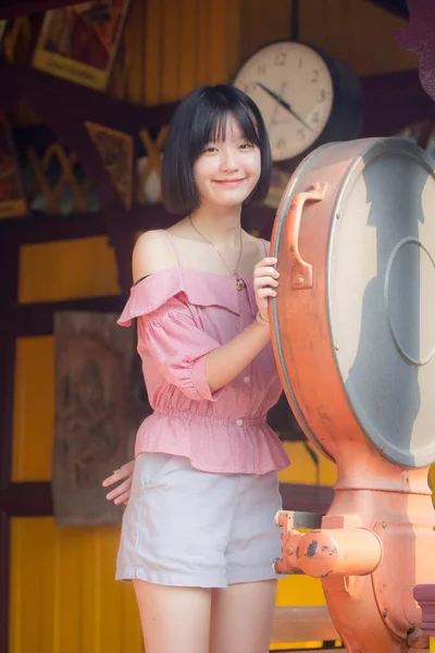 Azië Thai Tiener Roze Shirt Mooi Meisje Glimlach Ontspannen — Stockfoto