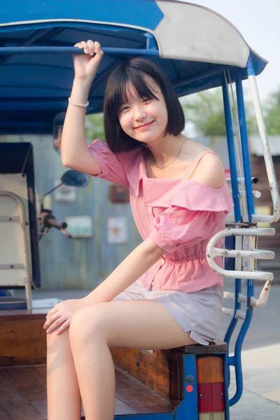 Azië Thai Tiener Roze Shirt Mooi Meisje Glimlach Ontspannen — Stockfoto