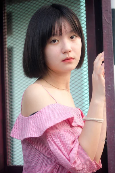 Asiatisch Thai Teen Pink Shirt Hübsch Mädchen Smile Und Entspannen — Stockfoto