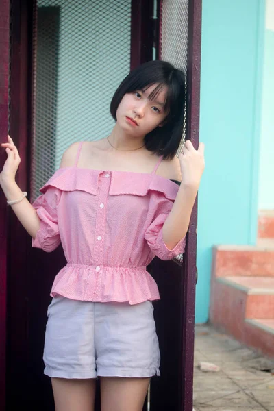 Asiático Tailandés Adolescente Rosa Camiseta Hermosa Chica Sonrisa Relajarse — Foto de Stock