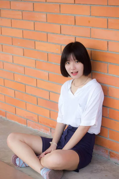 Ásia Tailandês Adolescente Cabelo Curto Branco Shirt Linda Menina Sorriso — Fotografia de Stock