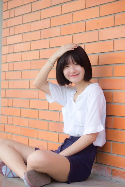 Ásia Tailandês Adolescente Cabelo Curto Branco Shirt Linda Menina Sorriso — Fotografia de Stock