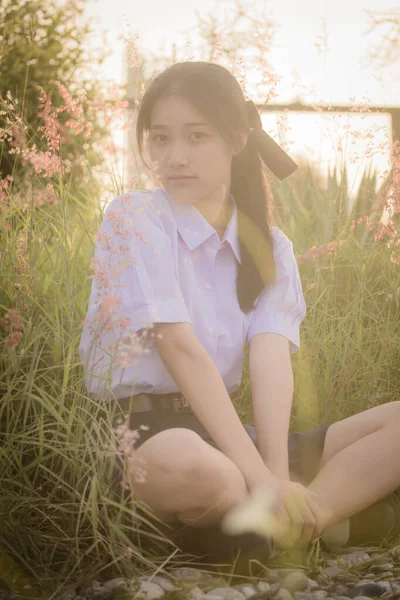 Retrato Tailandês Estudante Ensino Médio Uniforme Adolescente Linda Menina Feliz — Fotografia de Stock