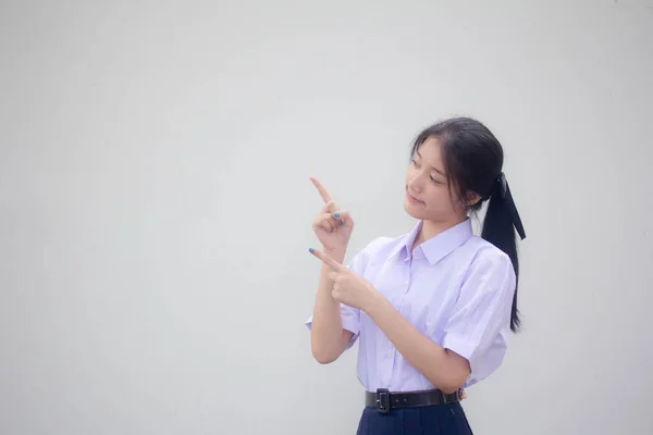 Retrato Tailandês Estudante Ensino Médio Uniforme Bela Menina Apontando — Fotografia de Stock