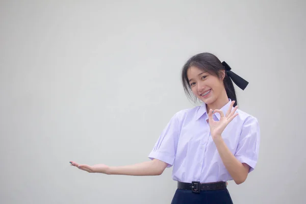 Ásia Tailandês Estudante Ensino Médio Uniforme Bela Menina Mostrar Mão — Fotografia de Stock