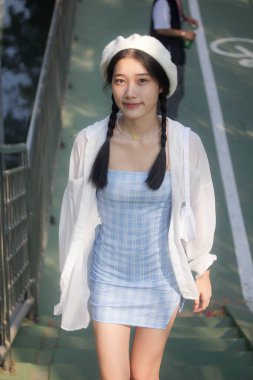 Asia thai teen blue dress güzel kız gülümse ve rahatla