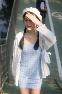 Asia thai teen blue dress güzel kız gülümse ve rahatla