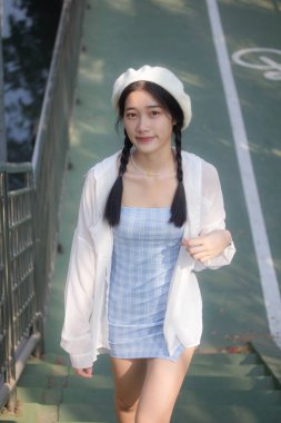 Asia thai teen blue dress güzel kız gülümse ve rahatla