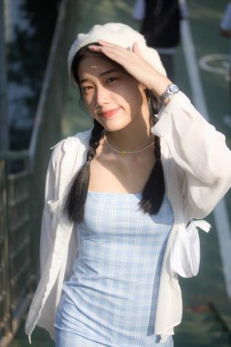 Asia thai teen blue dress güzel kız gülümse ve rahatla