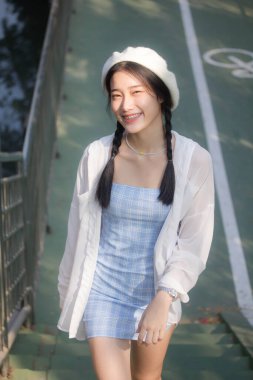 Asia thai teen blue dress güzel kız gülümse ve rahatla