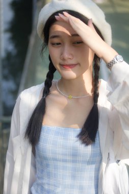 Asia thai teen blue dress güzel kız gülümse ve rahatla