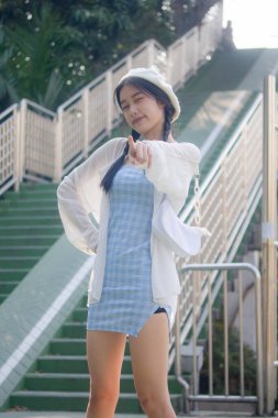 Asia thai teen blue dress güzel kız gülümse ve rahatla