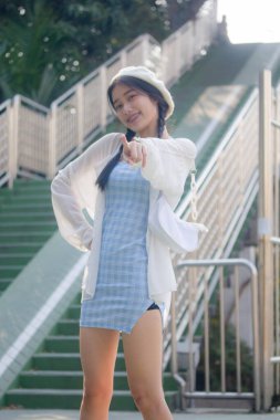 Asia thai teen blue dress güzel kız gülümse ve rahatla