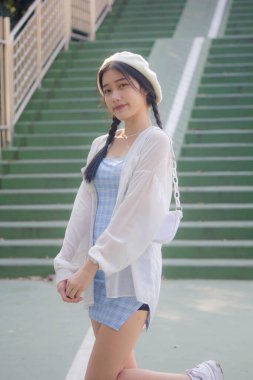 Asia thai teen blue dress güzel kız gülümse ve rahatla