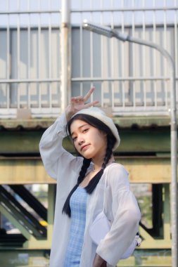 Asia thai teen blue dress güzel kız gülümse ve rahatla