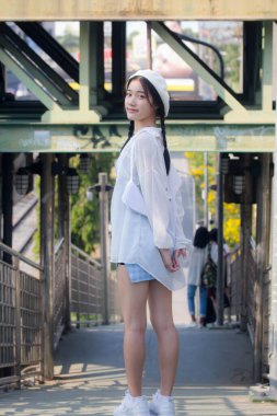 Asia thai teen blue dress güzel kız gülümse ve rahatla