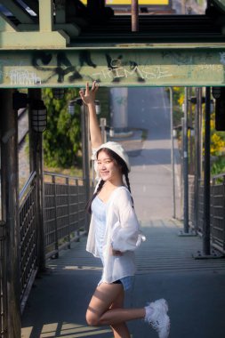 Asia thai teen blue dress güzel kız gülümse ve rahatla