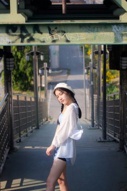 Asia thai teen blue dress güzel kız gülümse ve rahatla