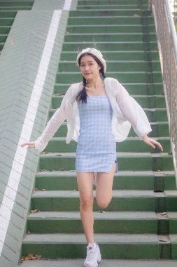 Asia thai teen blue dress güzel kız gülümse ve rahatla