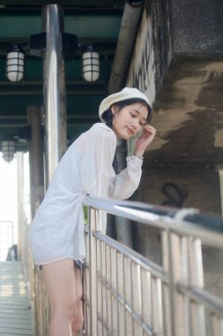 Asia thai teen blue dress güzel kız gülümse ve rahatla