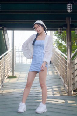 Asia thai teen blue dress güzel kız gülümse ve rahatla