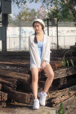 Asia thai teen blue dress güzel kız gülümse ve rahatla