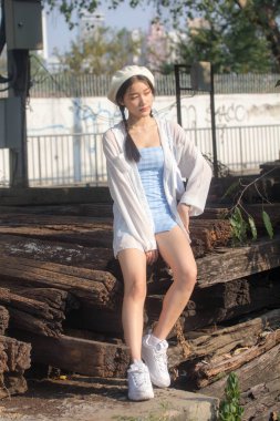 Asia thai teen blue dress güzel kız gülümse ve rahatla