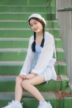 Asia thai teen blue dress güzel kız gülümse ve rahatla