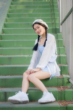 Asia thai teen blue dress güzel kız gülümse ve rahatla