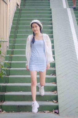 Asia thai teen blue dress güzel kız gülümse ve rahatla
