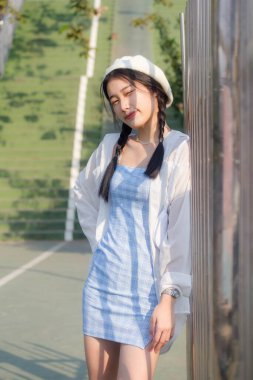 Asia thai teen blue dress güzel kız gülümse ve rahatla