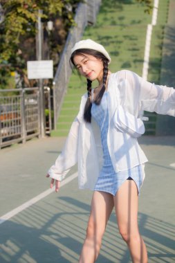 Asia thai teen blue dress güzel kız gülümse ve rahatla