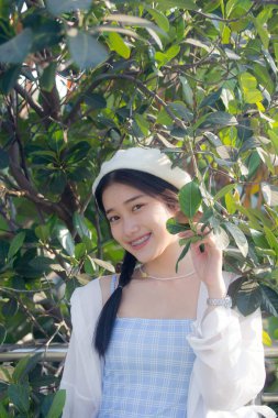 Asia thai teen blue dress güzel kız gülümse ve rahatla