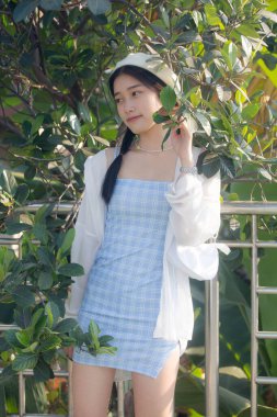 Asia thai teen blue dress güzel kız gülümse ve rahatla