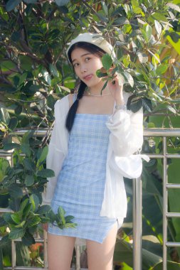 Asia thai teen blue dress güzel kız gülümse ve rahatla