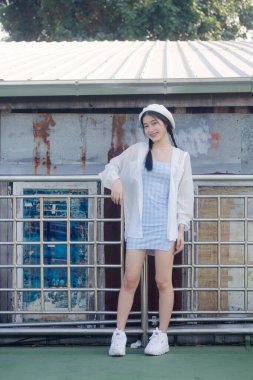 Asia thai teen blue dress güzel kız gülümse ve rahatla