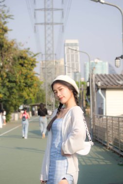 Asia thai teen blue dress güzel kız gülümse ve rahatla