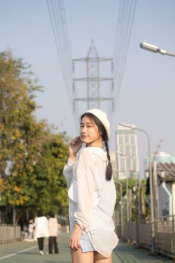 Asia thai teen blue dress güzel kız gülümse ve rahatla