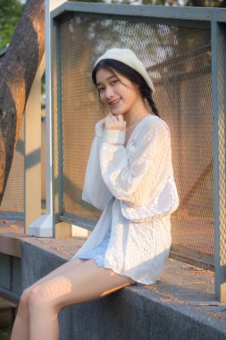 Asia thai teen blue dress güzel kız gülümse ve rahatla