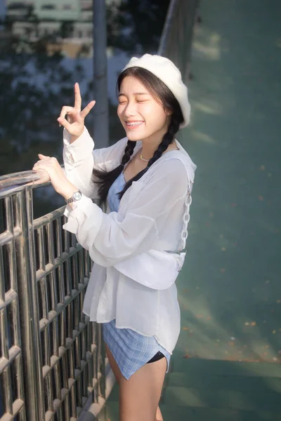Asia Thai Teen Vestito Blu Bella Ragazza Sorriso Relax — Foto Stock