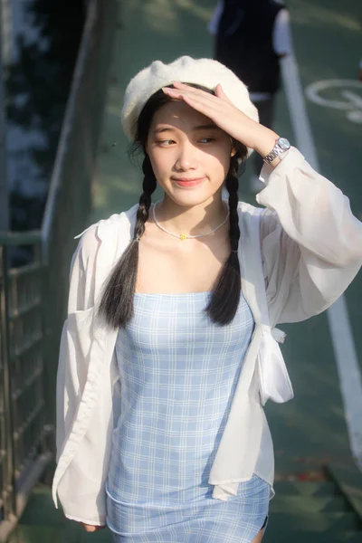 Ásia Tailandês Adolescente Azul Vestido Bonito Menina Sorriso Relaxar — Fotografia de Stock