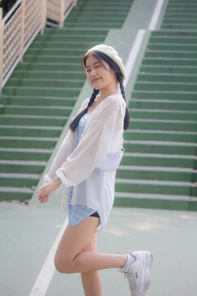 Ásia Tailandês Adolescente Azul Vestido Bonito Menina Sorriso Relaxar — Fotografia de Stock